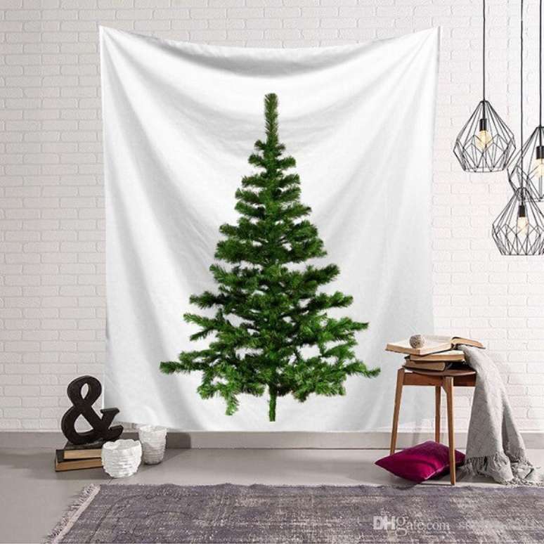 74. Utilize um tecido com desenho de árvore de Natal e decore seu ambiente. Fonte: Pinterest
