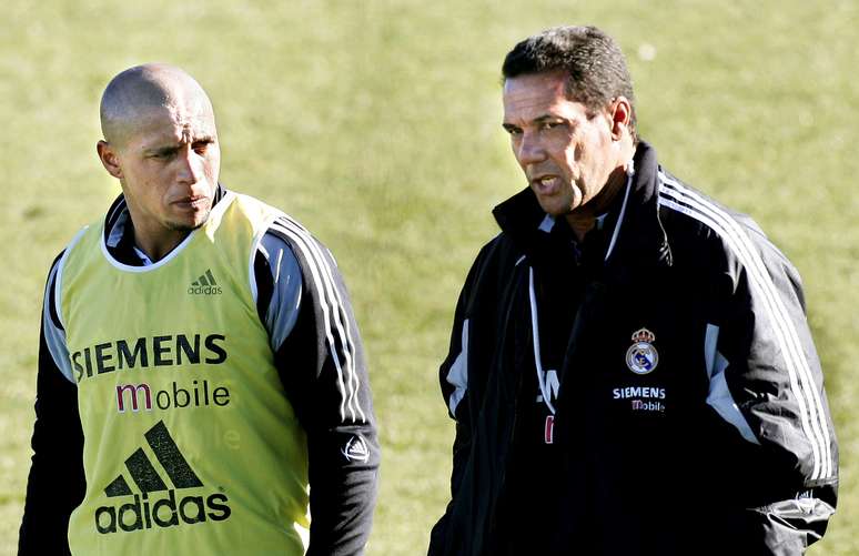 Roberto Carlos e Vanderlei Luxemburgo durante treino do Real.