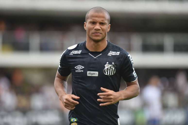 Carlos Sánchez esteve na mira do Palmeiras em 2018 (Foto: Ivan Storti/Santos)