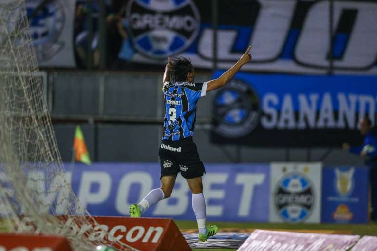 Geromel abriu o placar para o Grêmio na vitória contra o CSA (Foto: Lucas Uebel/Grêmio)