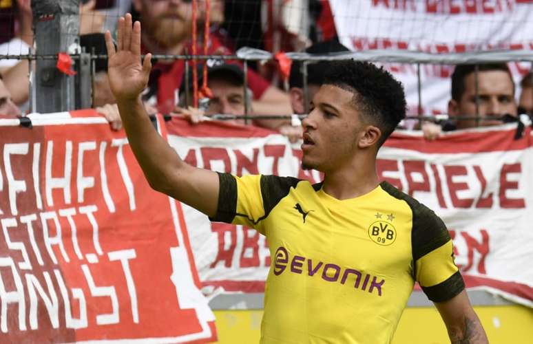 Sancho em campo pelo Dortmund (Foto: AFP)