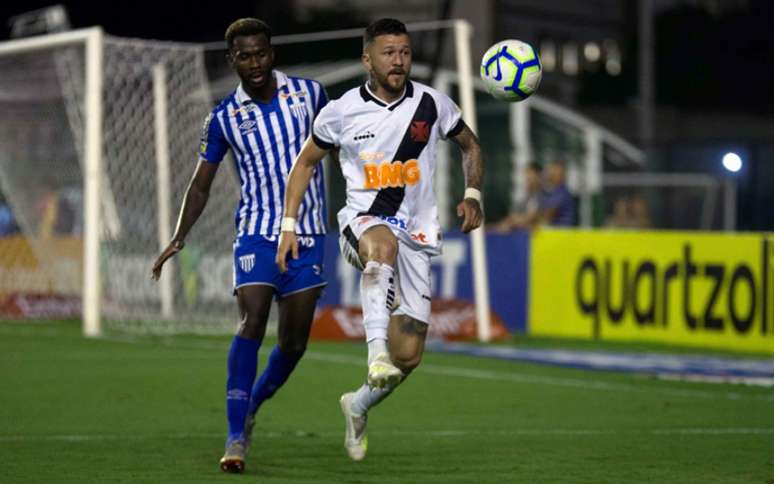 No primeiro turno, o Avaí conquistou um empate no fim em São Januário (Foto: Marcelo Goncalves PHOTO PREMIUM)