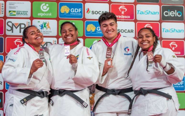 Brasil comemora bons resultados na categoria feminina acima de 78kg. Beatriz Souza é ouro (Foto: Rafal Burza / CBJ)