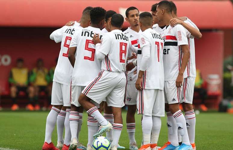 São Paulo não tomou conhecimento do Grêmio, em Cotia (Foto: Rubens Chiri/São Paulo)