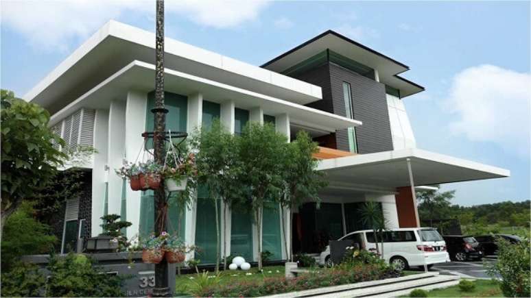 26. Fachada feita com tacos de madeira e vidro jateado. Fonte: Revista Viva Decora