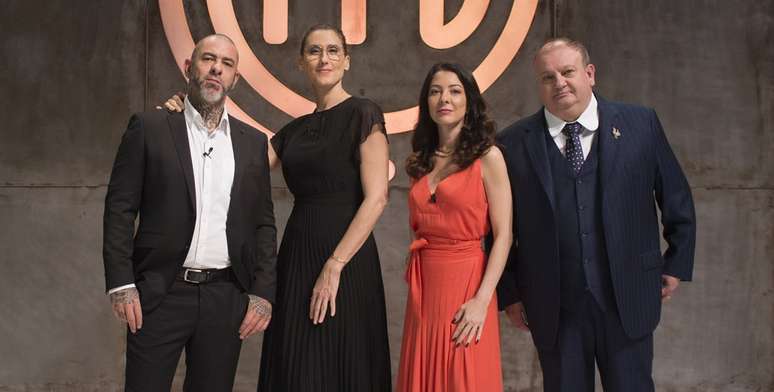 Os jurados Henrique Fogaça, Paola Carosella, a apresentadora Ana Paula Padrão e o também jurado Erick Jacquin