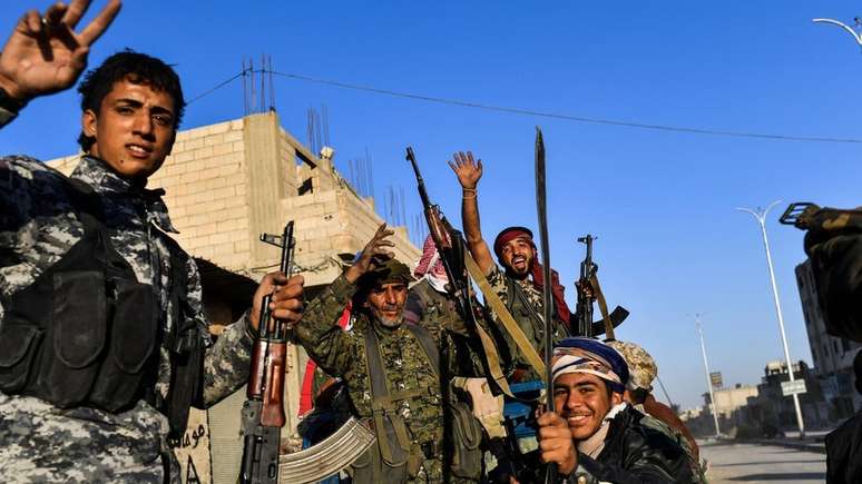 As FDS, formadas principalmente por combatentes curdos, foram fundamentais na derrota do Estado Islâmico