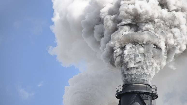 'Nos concentramos nas empresas de combustíveis fósseis que, em nossa opinião, produziram e venderam esses combustíveis a bilhões de consumidores com o conhecimento de que seu uso conforme previsto vai piorar a crise climática', diz Heede.