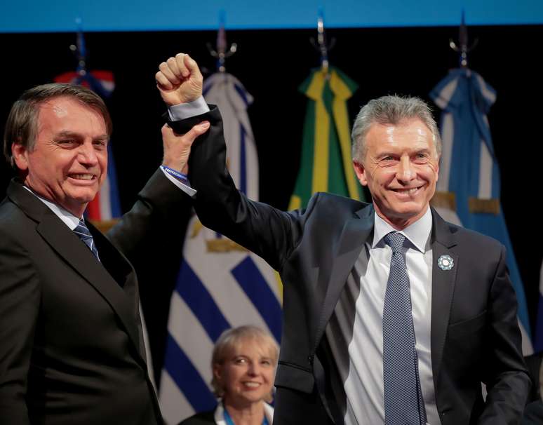 Presidentes Jair Bolsonaro e Mauricio Macri se encontram durante cúpula do Mercosul, na Argentina
17/07/2019
Presidência da Argentina/Divulgação via REUTERS