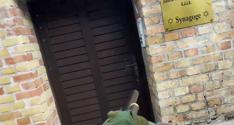 Imagem congelada da transmiss&atilde;o feita por atirador em sinagoga em Halle, Alemanha 
09/10/2019
Internet/via Reuters