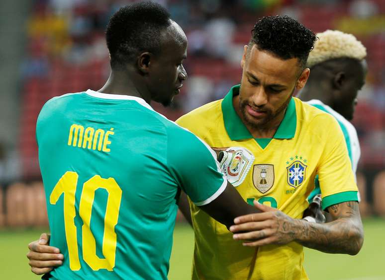 Neymar e Sadio Mane, após partida desta quinta-feira, 10, entre Brasil e Senegal