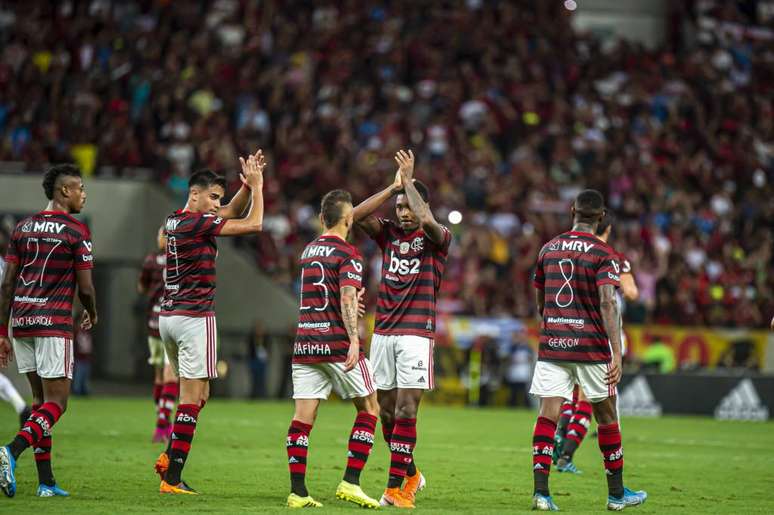 Vitinho voltou a fazer uma boa atuação, com um gol e duas assistências (Foto: Marcelo Cortes/CRF)