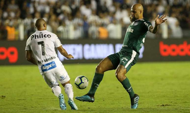 Felipe Melo durante a derrota do Palmeiras para o Santos, na Vila Belmiro (Foto: Cesar Greco)