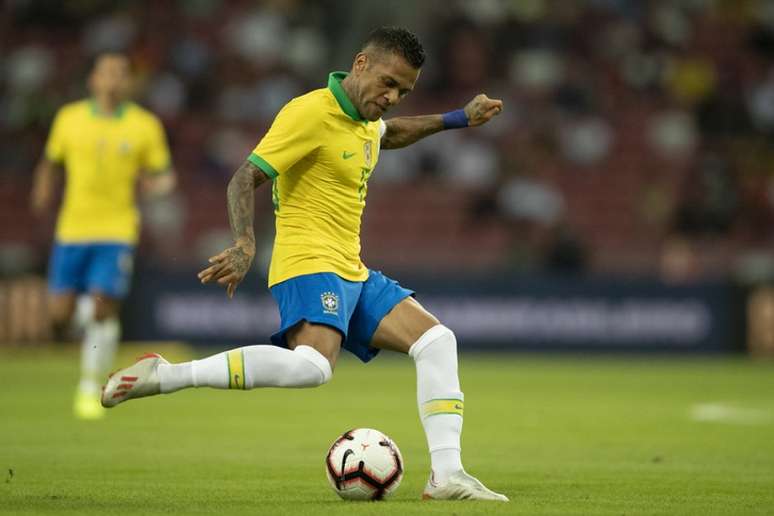 Daniel Alves em campo contra Senegal (Foto: Lucas Figueiredo/CBF)