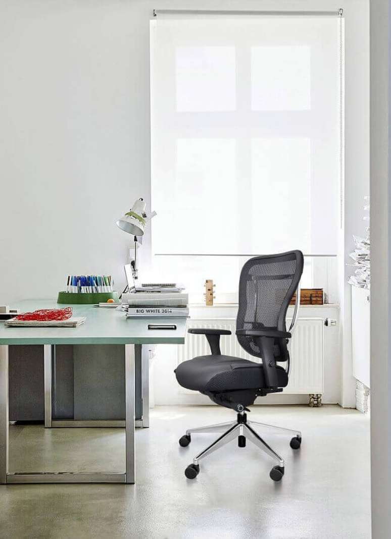 4. Decoração clean para escritório com cadeira giratória secretária – Foto: Buzz Seating