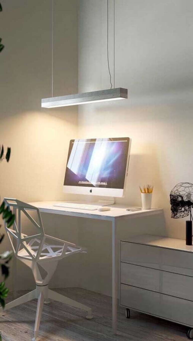 41. Modelo diferente e moderno de cadeira girat&oacute;ria branca para ambiente de trabalho &ndash; Foto: Assetproject