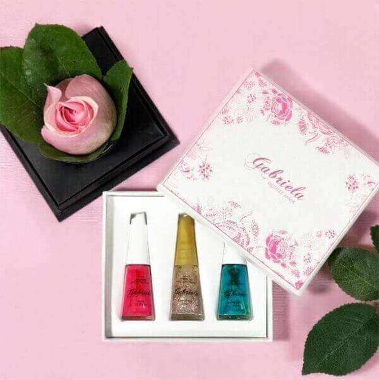 33. Lembrancinhas de anivers&aacute;rio 15 anos com esmaltes personalizados &ndash; Por: Pinterest