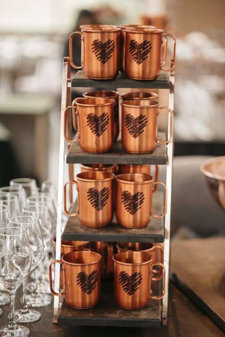 69. Canecas de cobre como lembrancinhas de anivers&aacute;rio personalizadas &ndash; Via: Casa de Dois