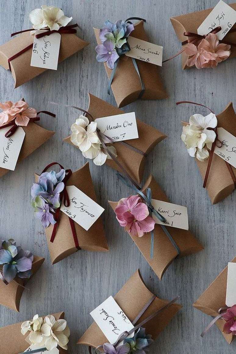 66. Lembrancinhas de anivers&aacute;rio com flores &ndash; Via: Pinterest