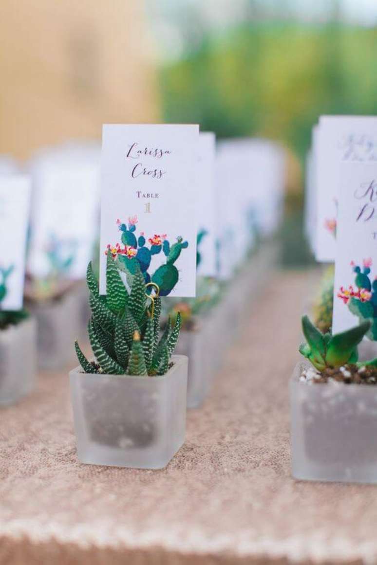 83. Lembrancinhas de anivers&aacute;rio personalizadas e com plantas &ndash; Via: Pinterest
