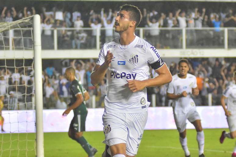 Gustavo Henrique comemora o primeiro gol do Santos.