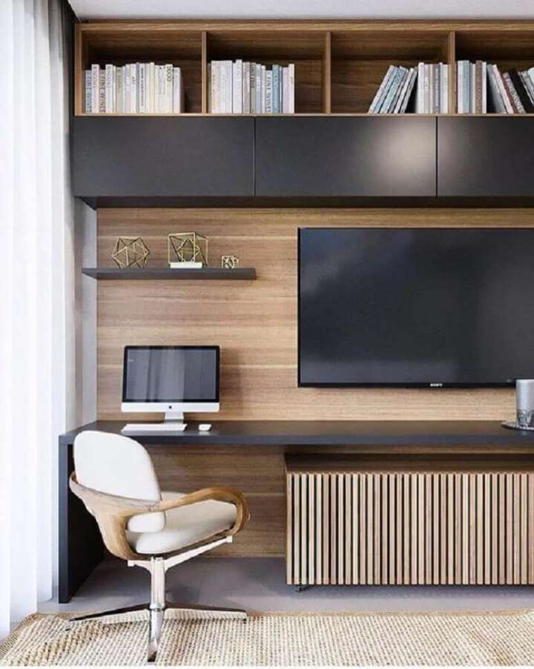 63. Home office planejado decorado com cadeira decorativa girat&oacute;ria com bra&ccedil;o &ndash; Foto: Pinterest