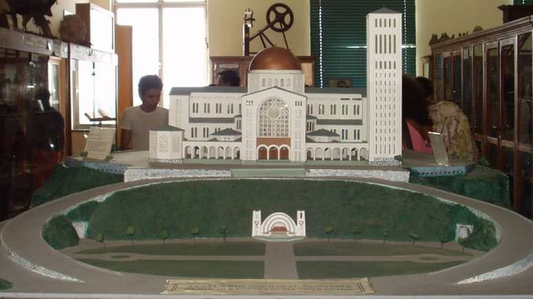 Maquete da Basílica de Aparecida, em exposição no museu que fica no interior da igreja: capela atrai cada vez mais romeiros