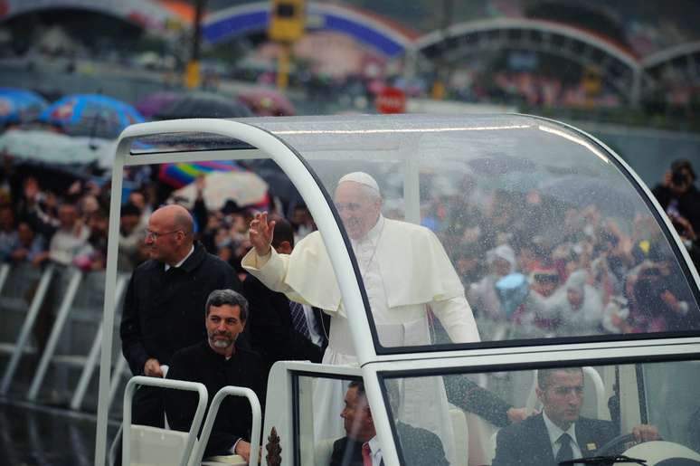 O papa Francisco celebrou uma concorrida missa no Santuário Nacional de Aparecida em 2013