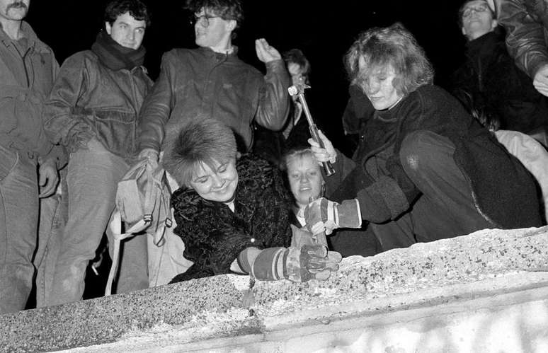 O Muro de Berlim foi derrubado em 9 de novembro de 1989