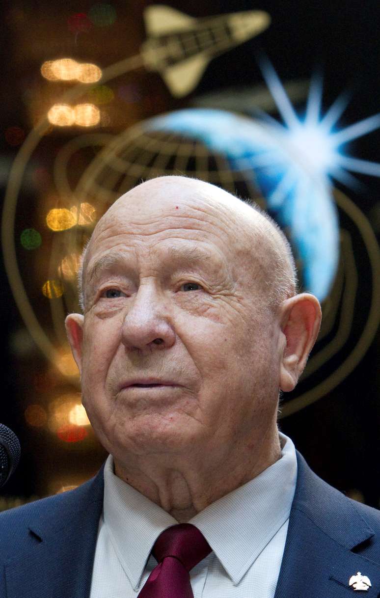  Leonov participa de evento em Moscou 5/4/2011  REUTERS/Sergei Remezov