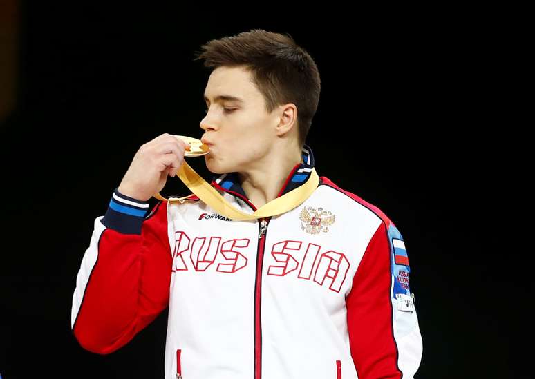 Ginasta russo Nikita Nagornyy comemora medalha de ouro no Mundial de Gin&aacute;stica 2019, na Alemanha. 11/10/2019   REUTERS/Wolfgang Rattay 