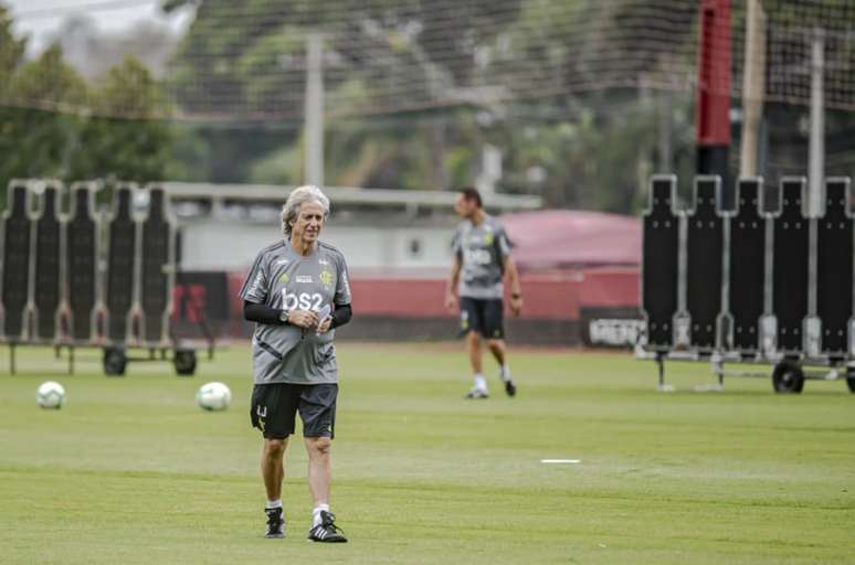 Jorge Jesus durante atividade no Ninho do Urubu (Foto: Alexandre Vidal/Flamengo)