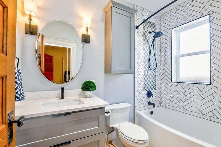 2. Mantenha o banheiro sempre bem ventilado para evitar o aparecimento do mofo – Foto: Pexels