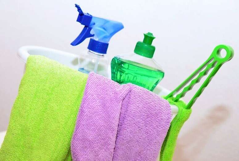 7. Invista em um kit de limpeza para banheiro – Foto: Pixabay