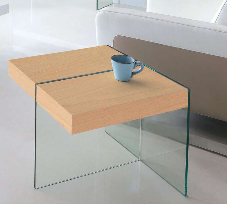 12. Formatos modernos s&atilde;o interessantes na mesa de canto para sala. Projeto de Fratini Fratini