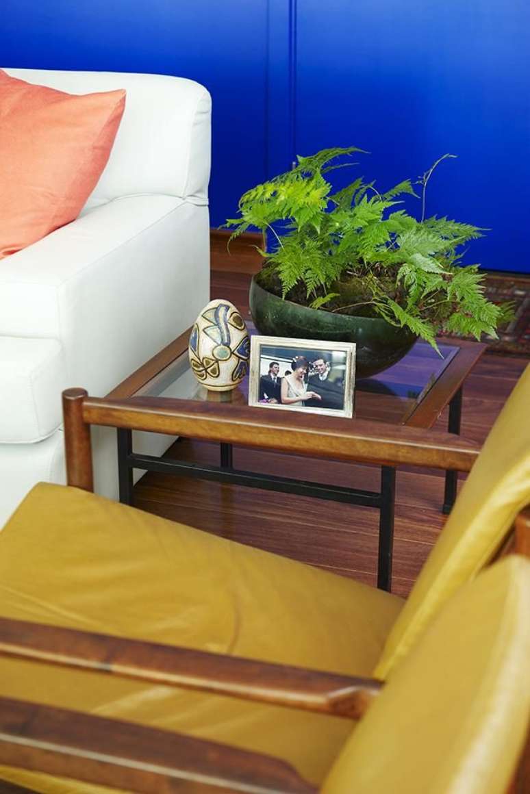 10. A mesa de canto para sala pode ter diferentes designs. Projeto de Buji Decora&ccedil;&atilde;o Reuso