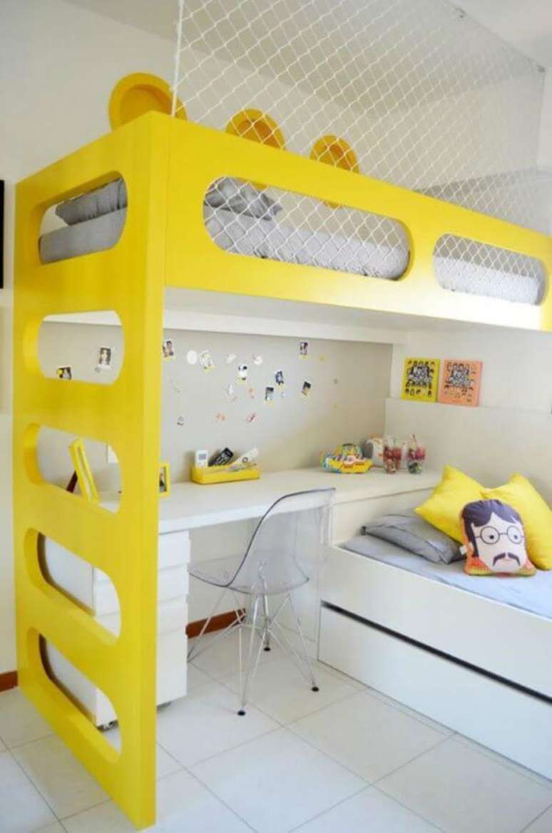 23. Mesa de estudo infantil para quarto amarelo e branco – Por: best play