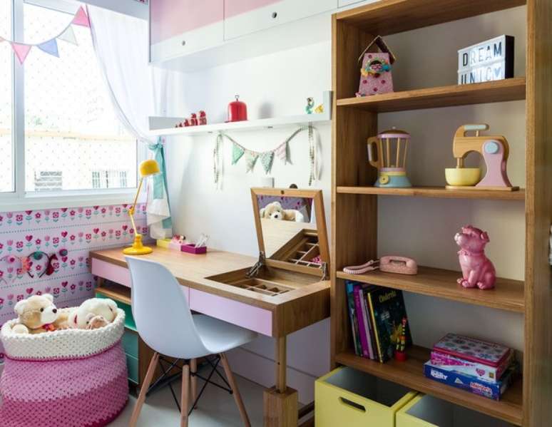22. Use a mesa de estudo infantil para ganhar espaço na casa – Por: Revista Crescer