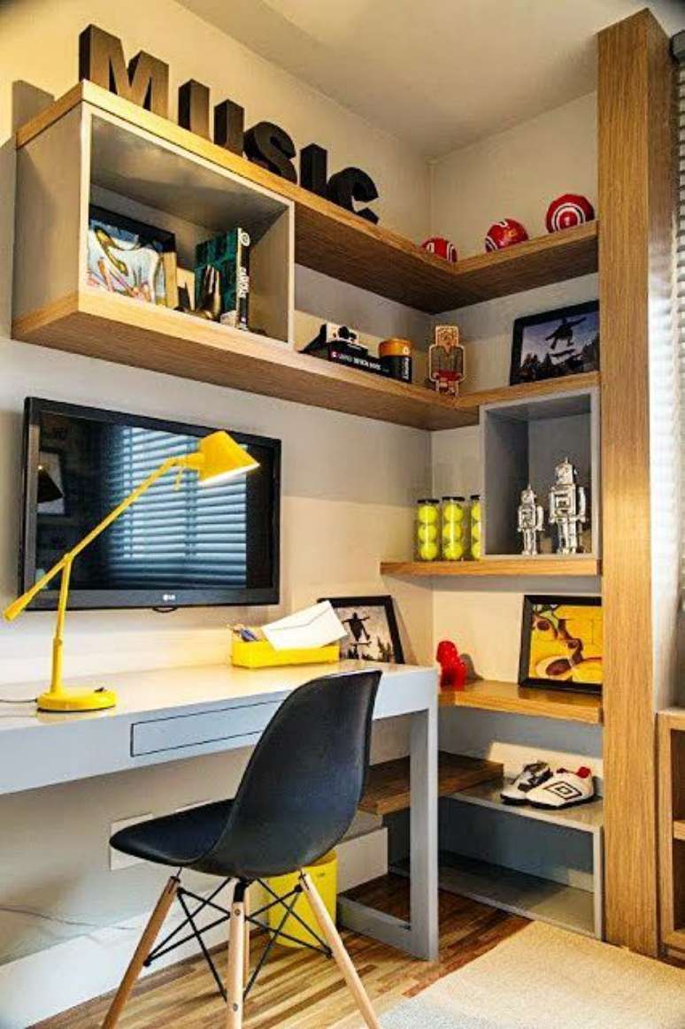 8. Mesa de estudo branca para quarto pequeno e bem decorado – Por: Pinterest