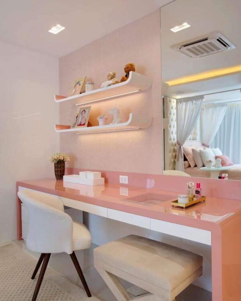 66. Use a mesa rosa para decorar seu quarto – Por: Tua Casa