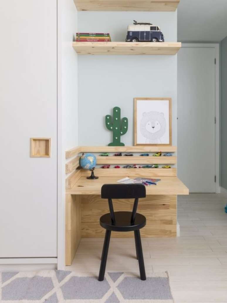 65. Mesa de estudo pequena para quarto infantil – Por: Pinterest