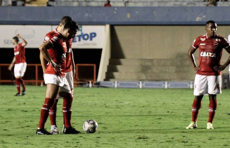 Empate do Vila Nova saiu aos 39 minutos da segunda etapa (Foto: Divulgação/Vila Nova)