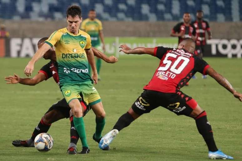 O Vitória conseguiu buscar a virada contra o Cuiabá em plena Arena Pantanal (Foto: Divulgação)