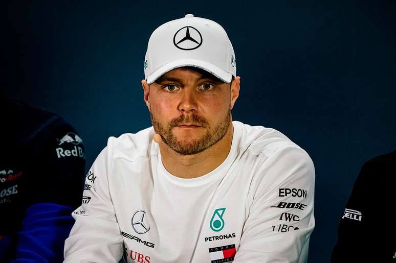 Bottas: “Eu me culpo por estar tão atrás de Hamilton”