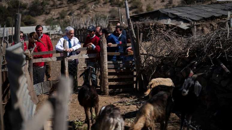 'Estamos fazendo todos os esforços para que essa seca, que nos atinge há tanto tempo, não signifique mais sofrimento', afirmou o presidente chileno Sebastián Piñera durante uma visita à cidade de Punitaqui