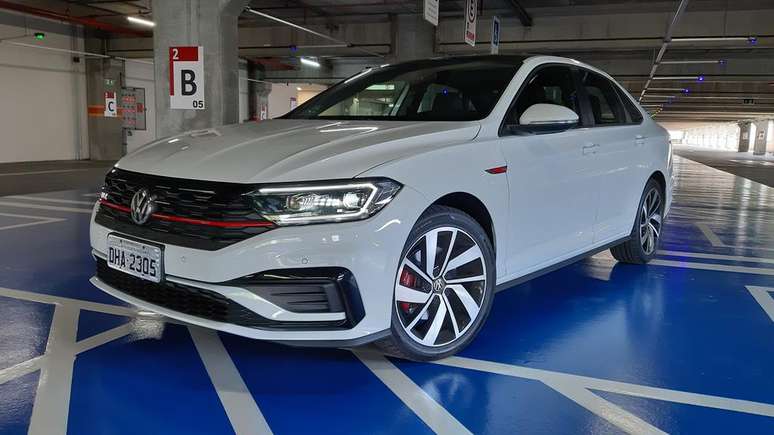 O Jetta GLI é o único da linha a usar motor 2.0 turbo.