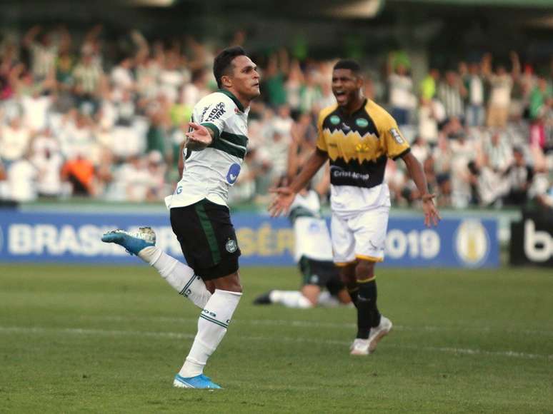 Robson marcou o gol da vitória do Coritiba diante do Criciúma (Foto: Coritiba)