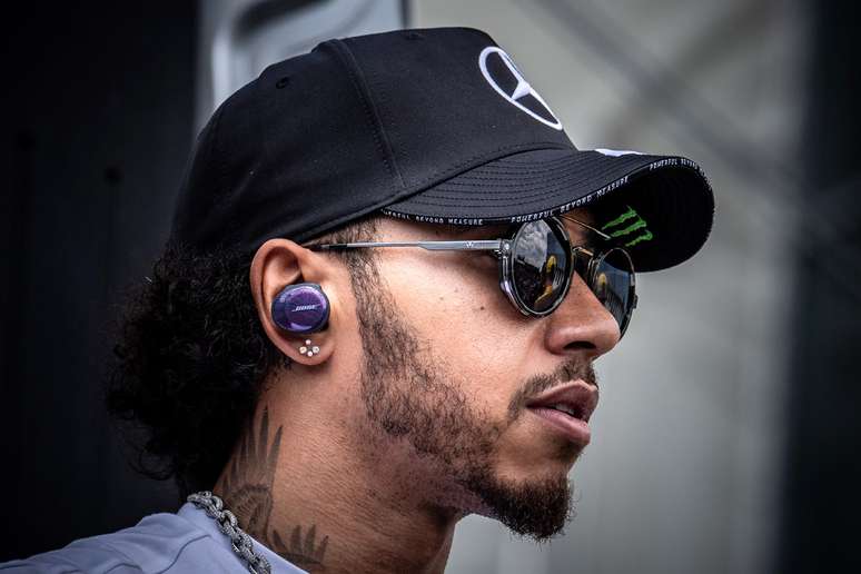 Hamilton: Ferrari “aumentou o nível para um em que não podemos competir”