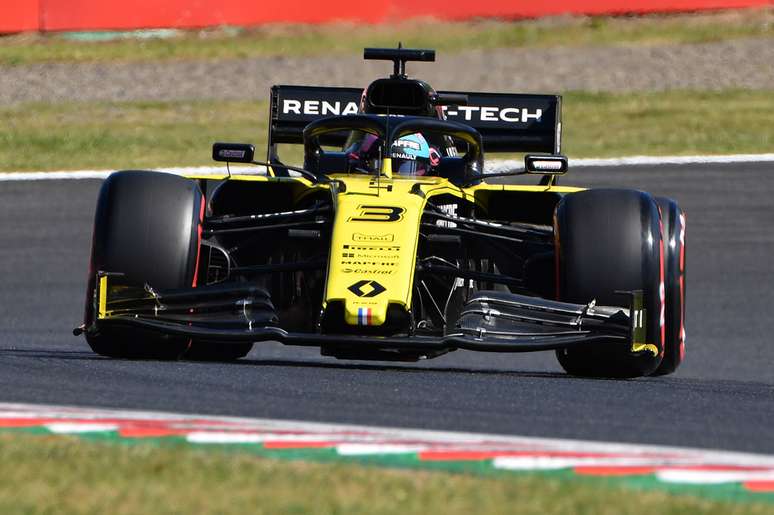 Daniel Ricciardo cai no Q1 e diz que precisa respirar fundo para o resto do dia no Japão