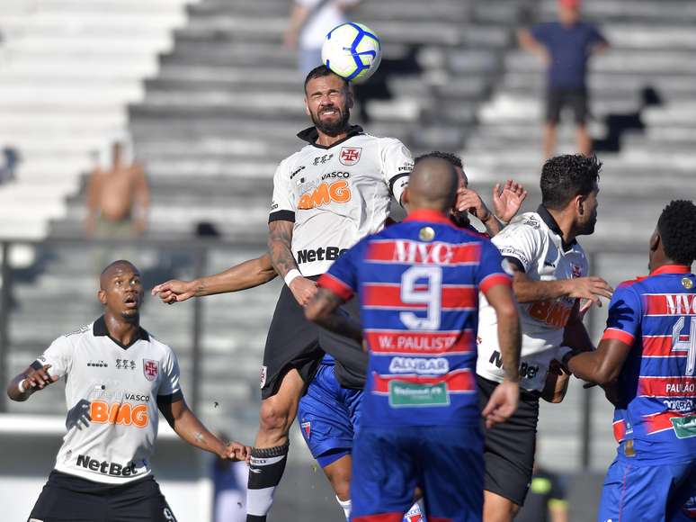 Lance durante a partida entre Vasco e Fortaleza valida pela 25° rodada do Campeonato Brasileiro de Futebol Série A, realizado no Estádio de São Januário, RJ, neste domingo, 13.